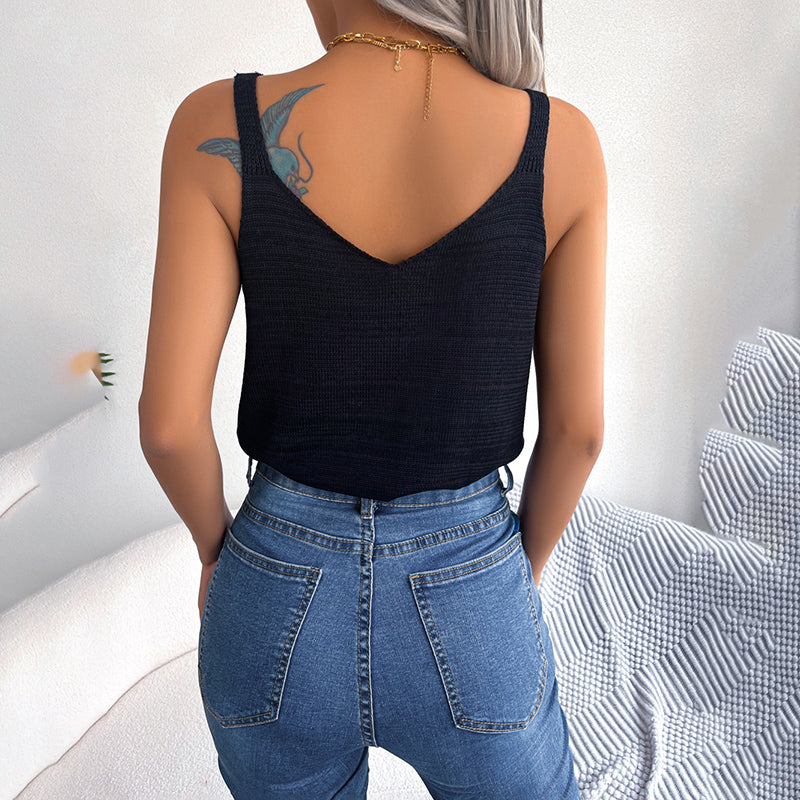 Sleeveless Knitted Camisole – Crew Neck Tank Top with Metal Buckle Straps