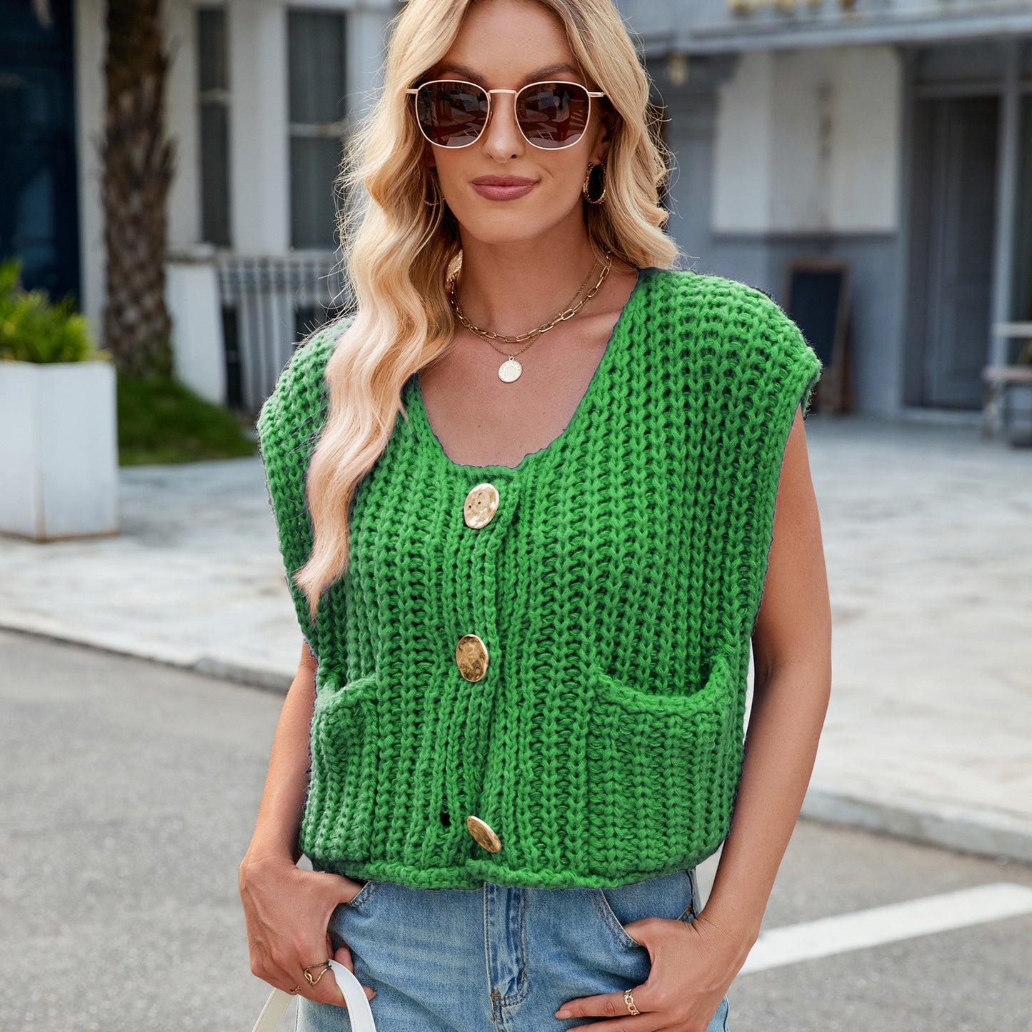 V-neck Three-button Sleeveless Cardigan