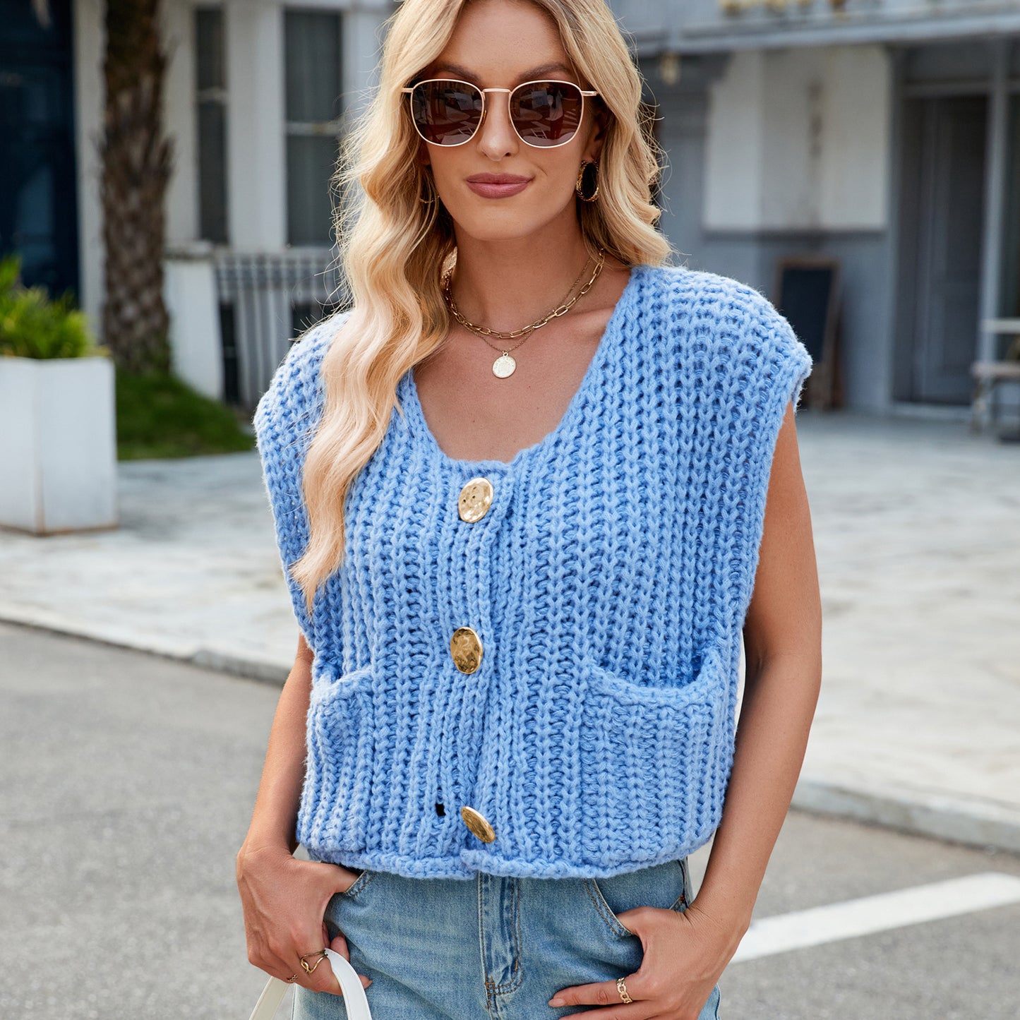 V-neck Three-button Sleeveless Cardigan