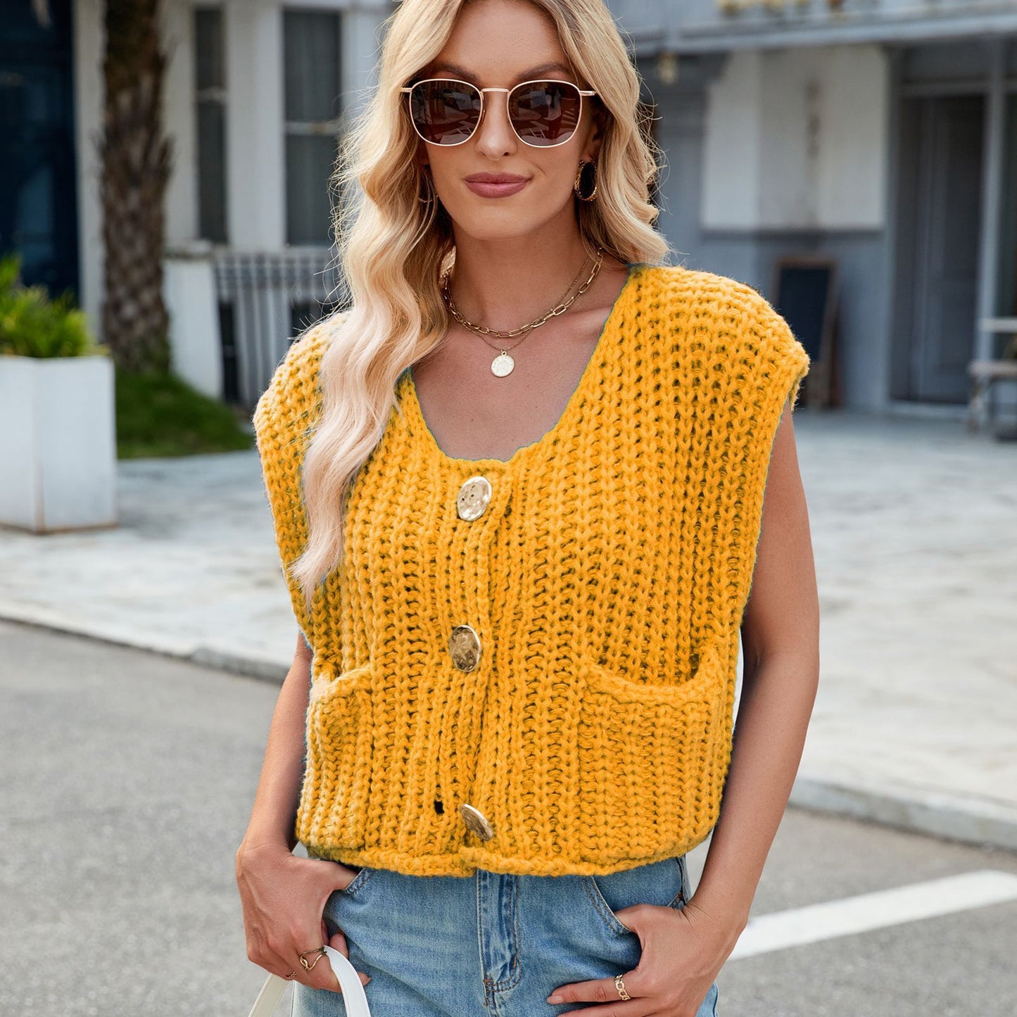 V-neck Three-button Sleeveless Cardigan
