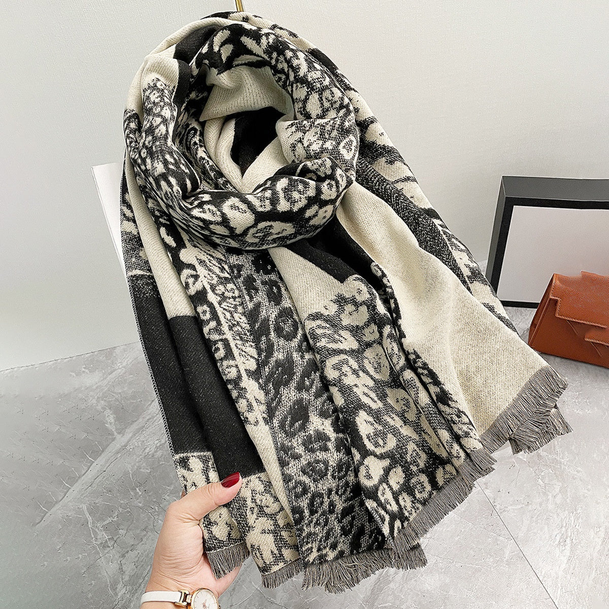 Chunky Knit Leopard Scarf with Color