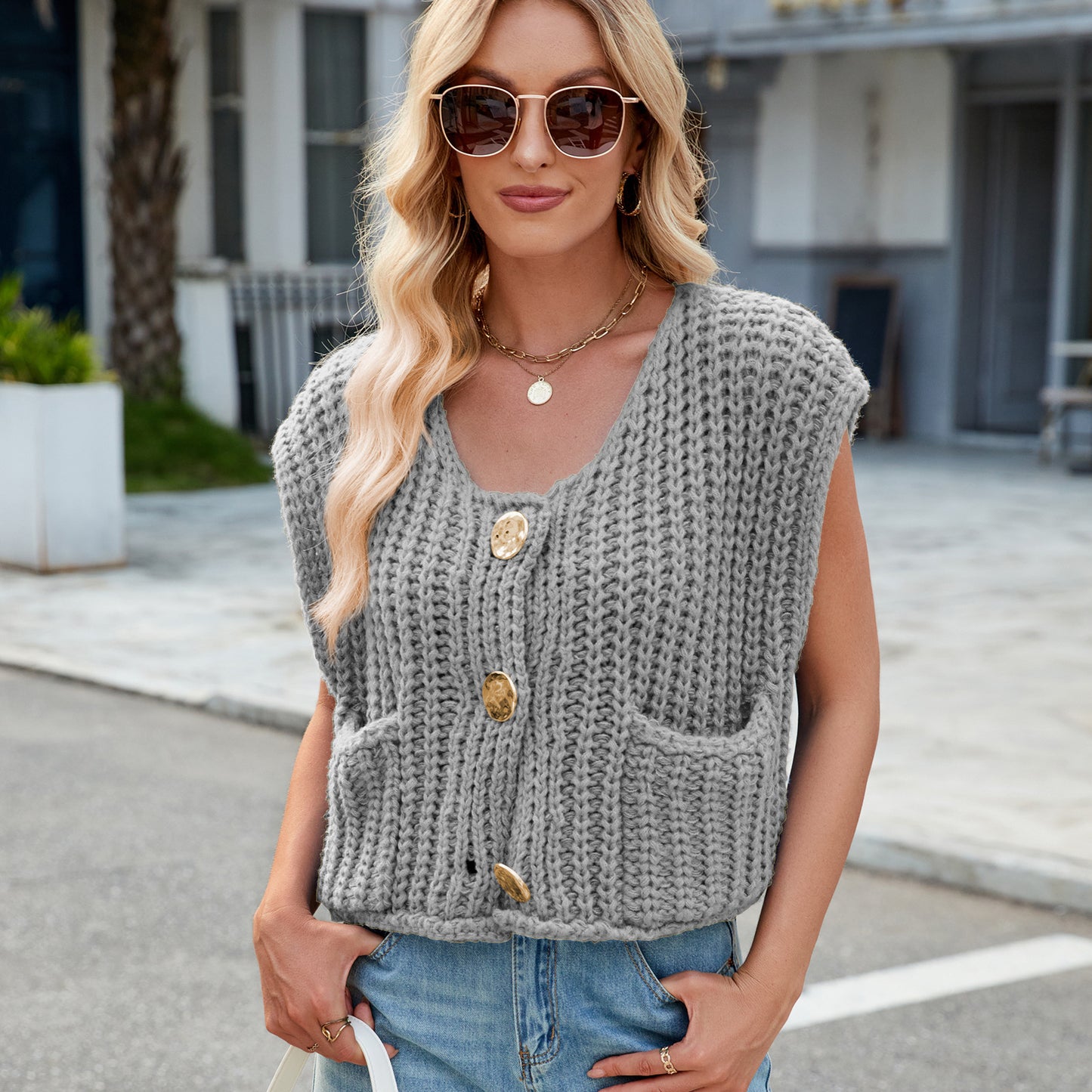 V-neck Three-button Sleeveless Cardigan