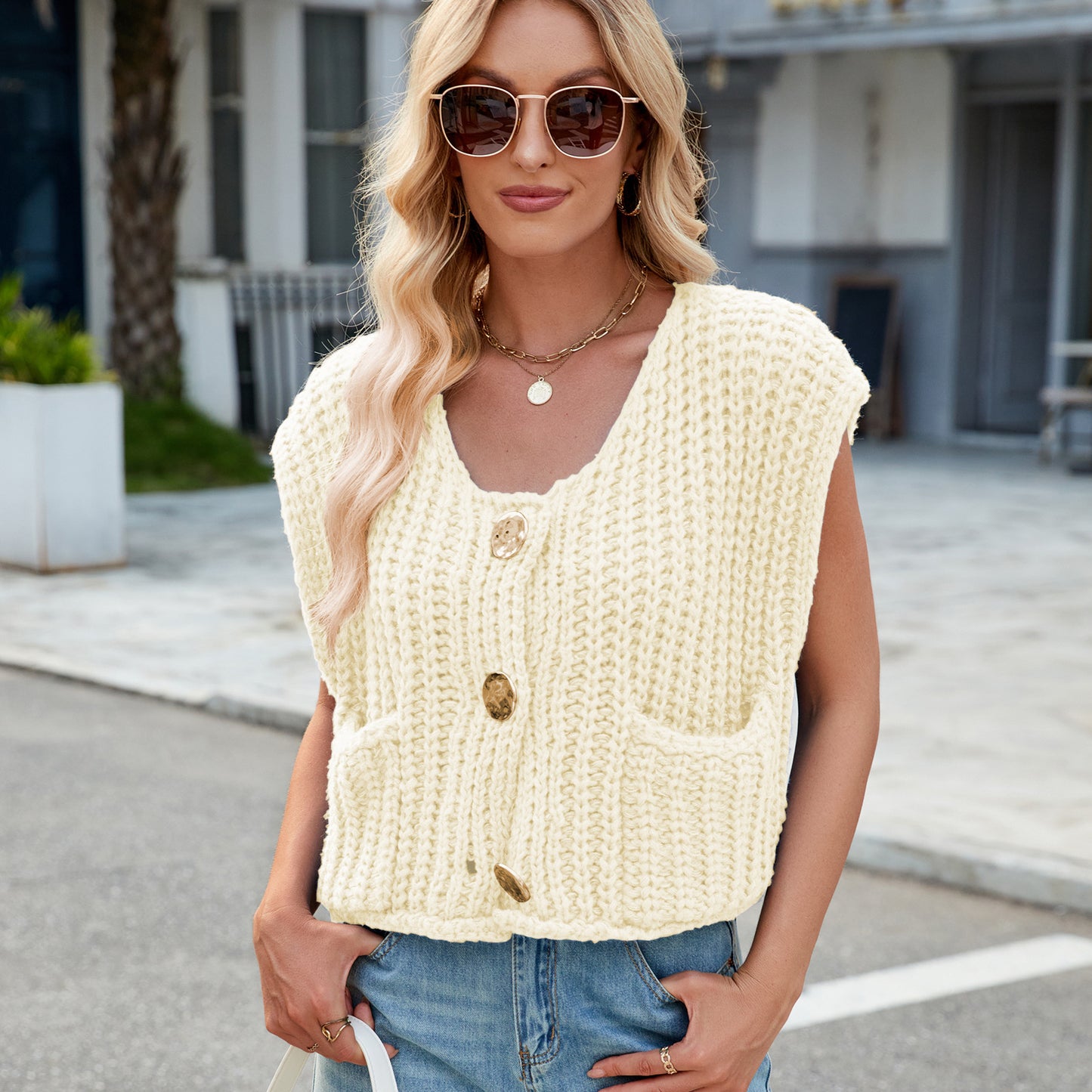 V-neck Three-button Sleeveless Cardigan