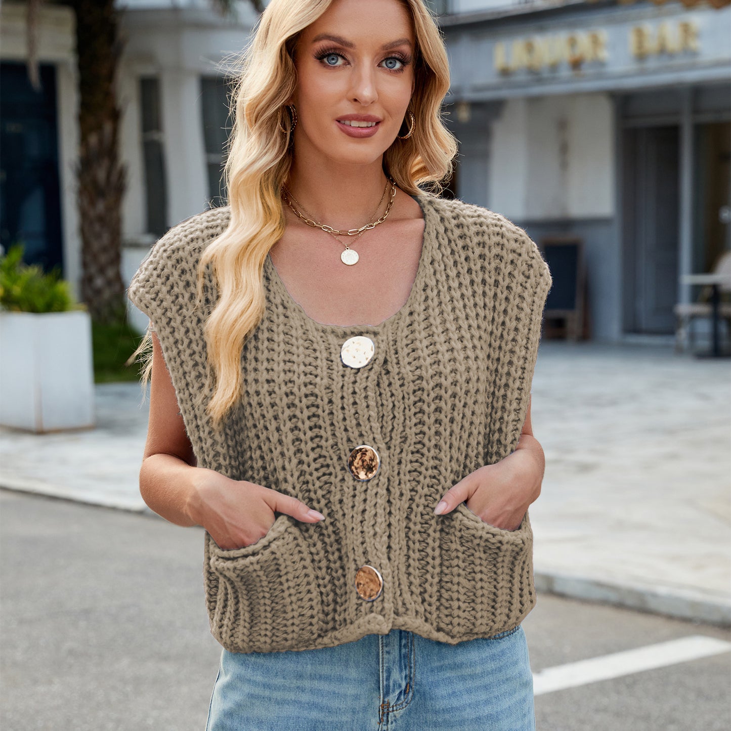 V-neck Three-button Sleeveless Cardigan