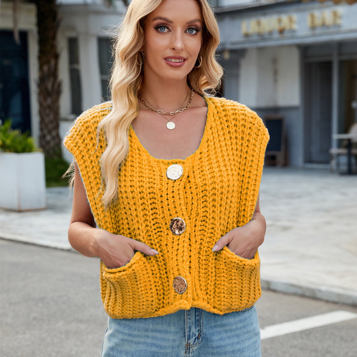 V-neck Three-button Sleeveless Cardigan