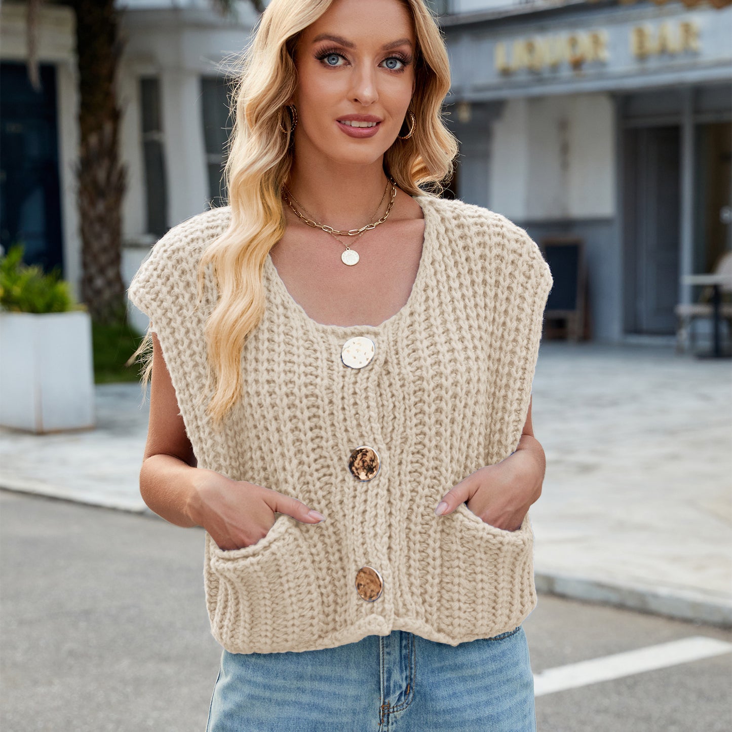 V-neck Three-button Sleeveless Cardigan