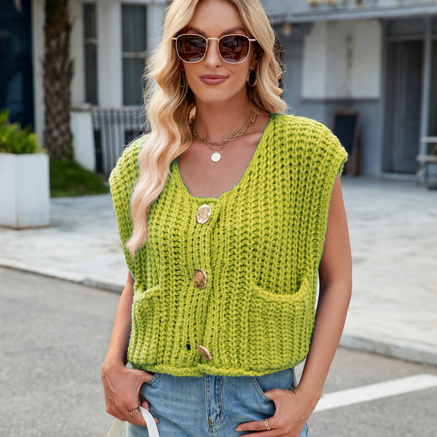 V-neck Three-button Sleeveless Cardigan