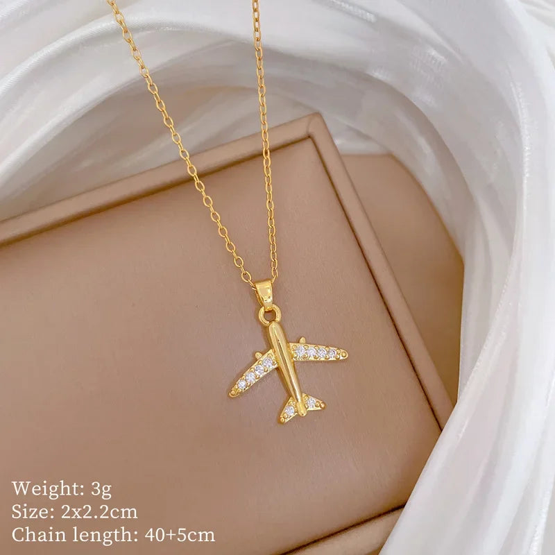 VAYORK Airplane Necklace – Classic Elegance with a Modern Twist