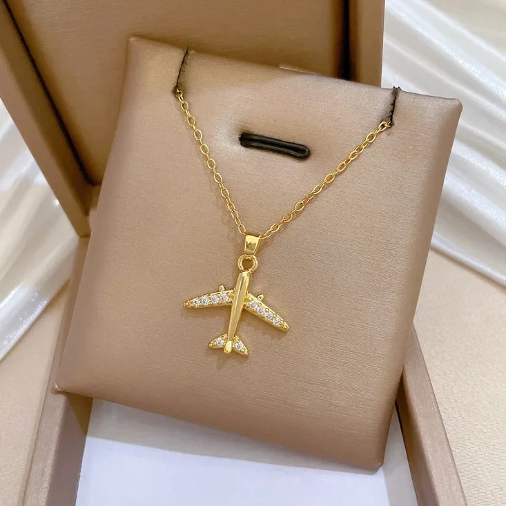 VAYORK Airplane Necklace – Classic Elegance with a Modern Twist