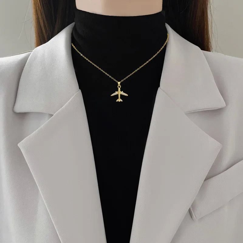 VAYORK Airplane Necklace – Classic Elegance with a Modern Twist