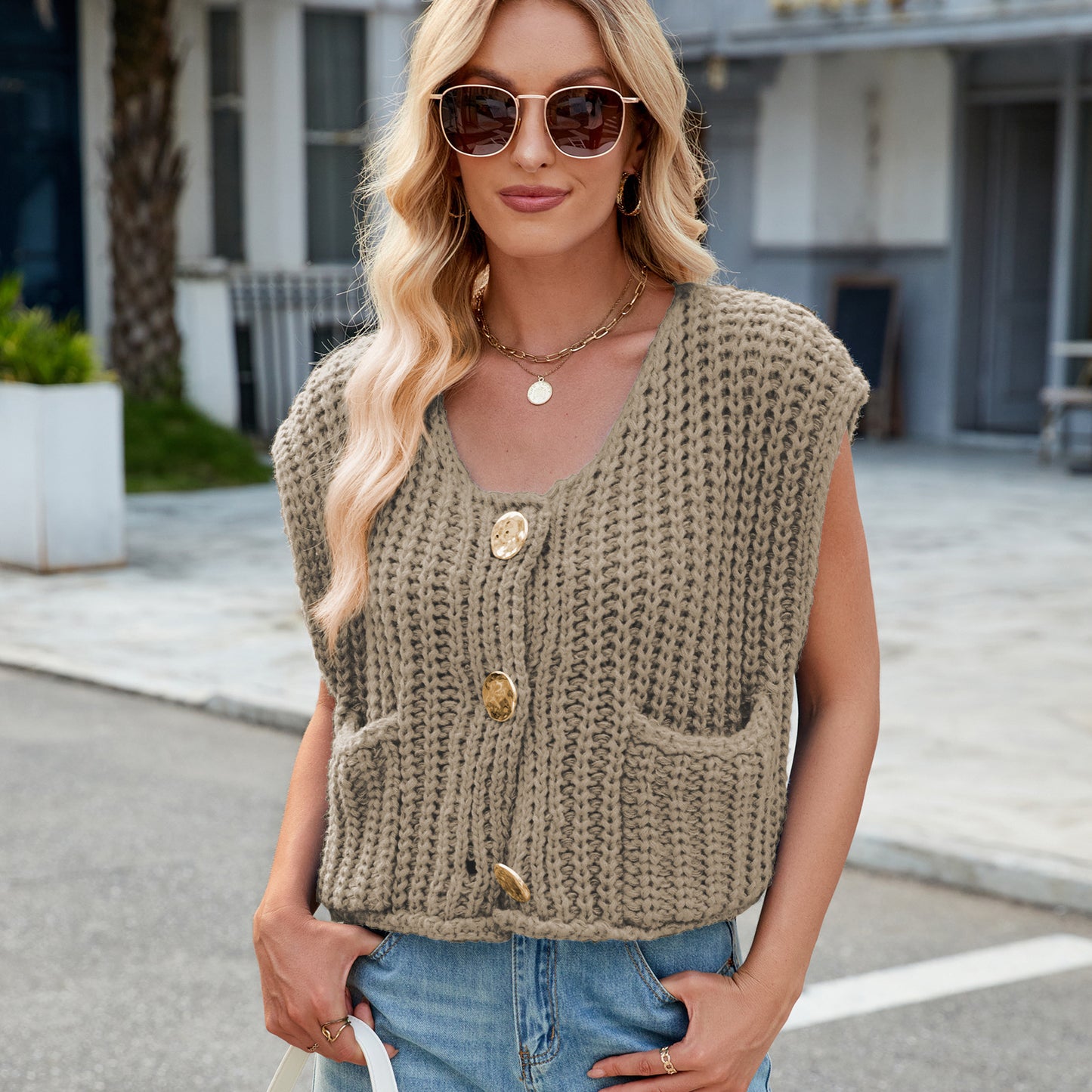V-neck Three-button Sleeveless Cardigan