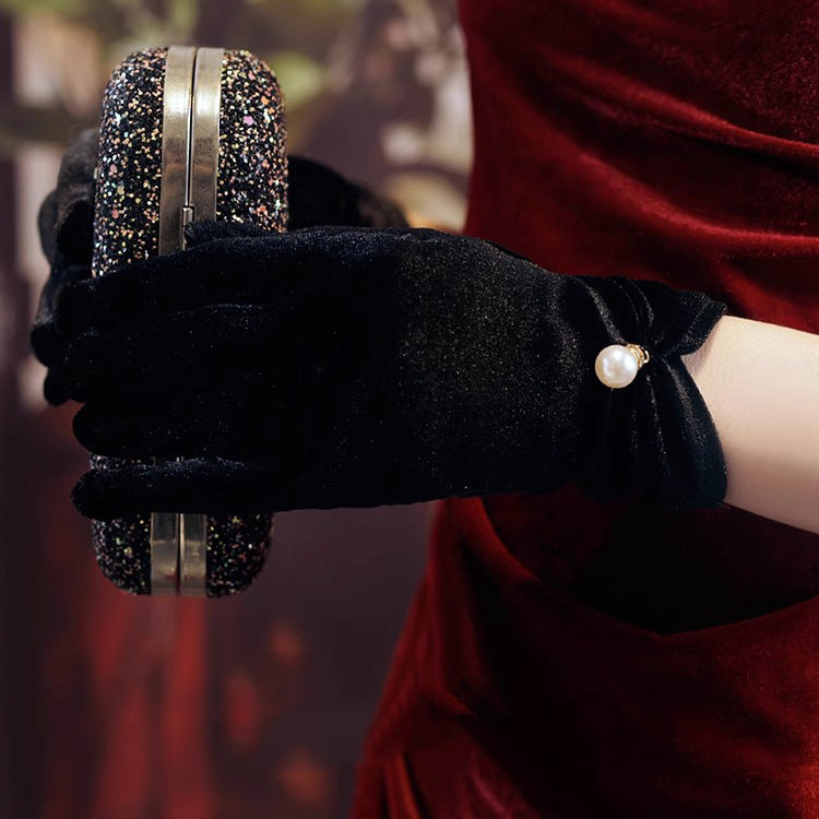 Black Velvet Short Pearl-Embellished Gloves