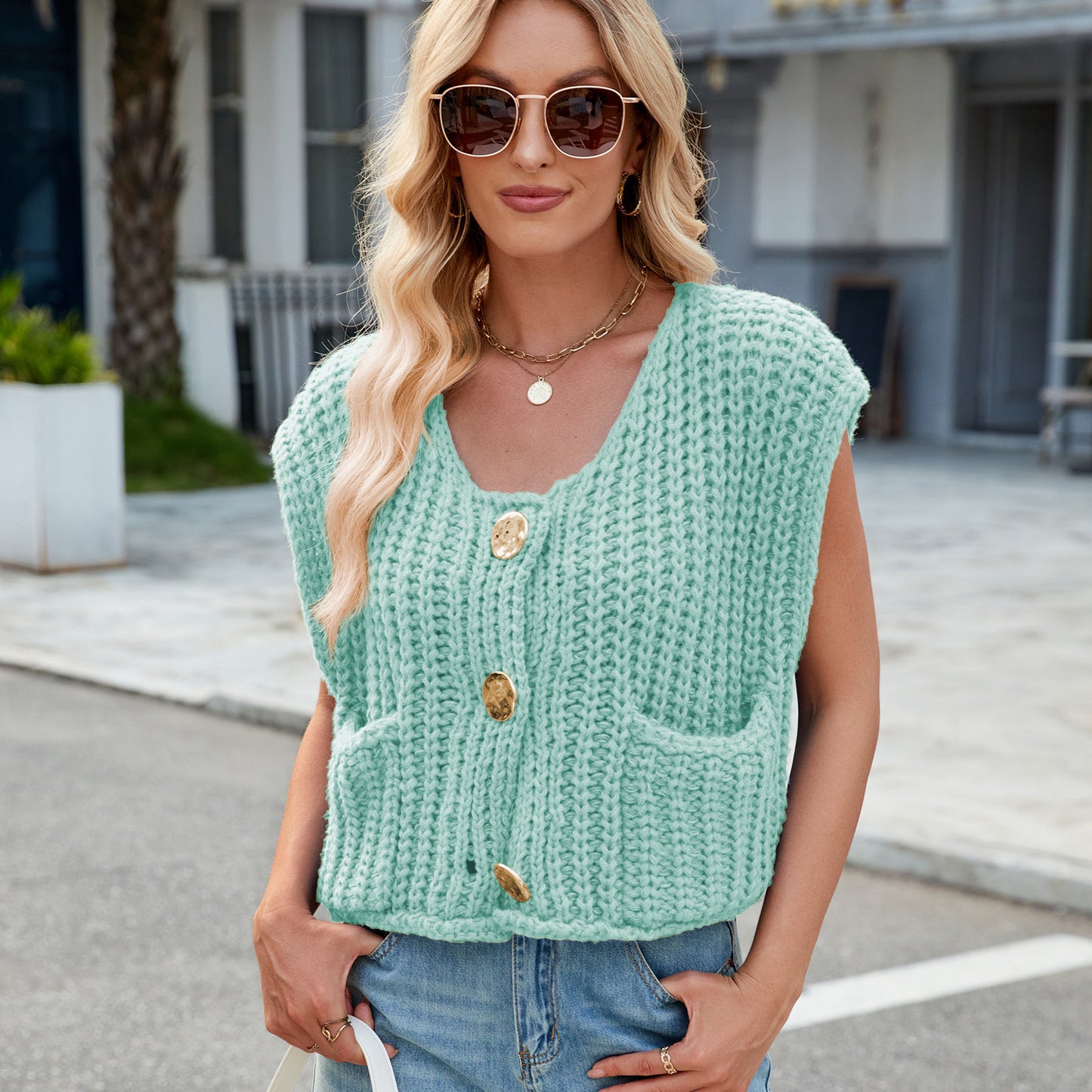 V-neck Three-button Sleeveless Cardigan
