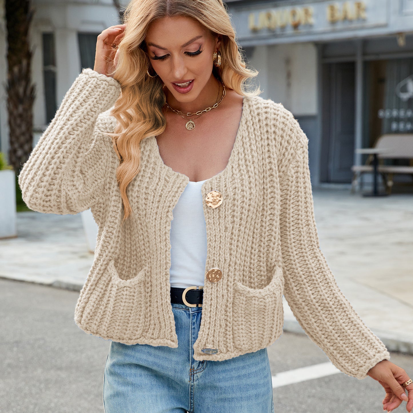 V-neck Three-button Sleeveless Cardigan