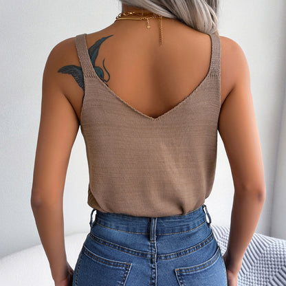 Sleeveless Knitted Camisole – Crew Neck Tank Top with Metal Buckle Straps