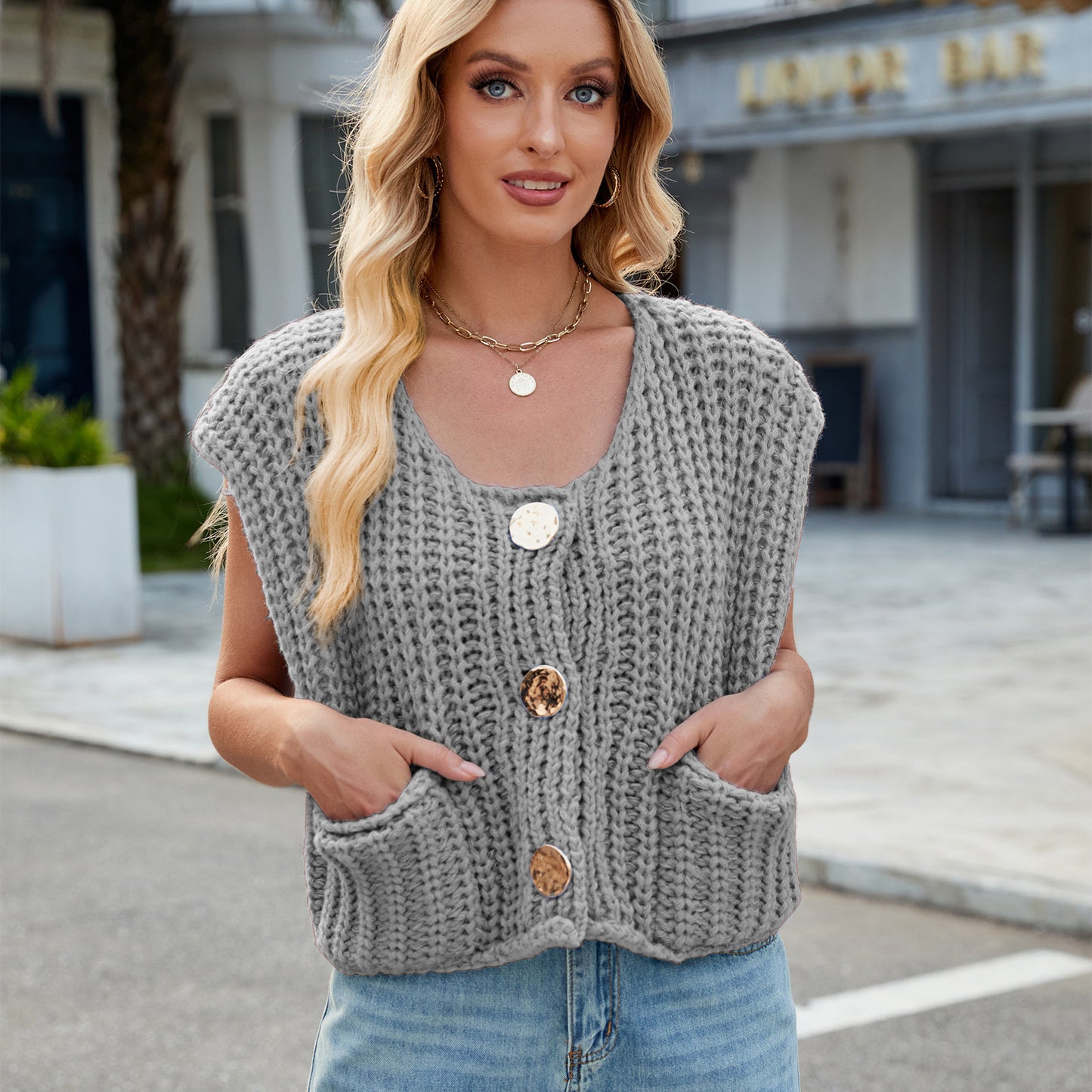 V-neck Three-button Sleeveless Cardigan