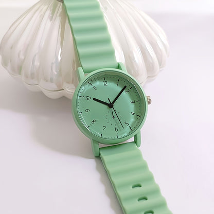 Round Shell Quartz Watch Silicone Strap