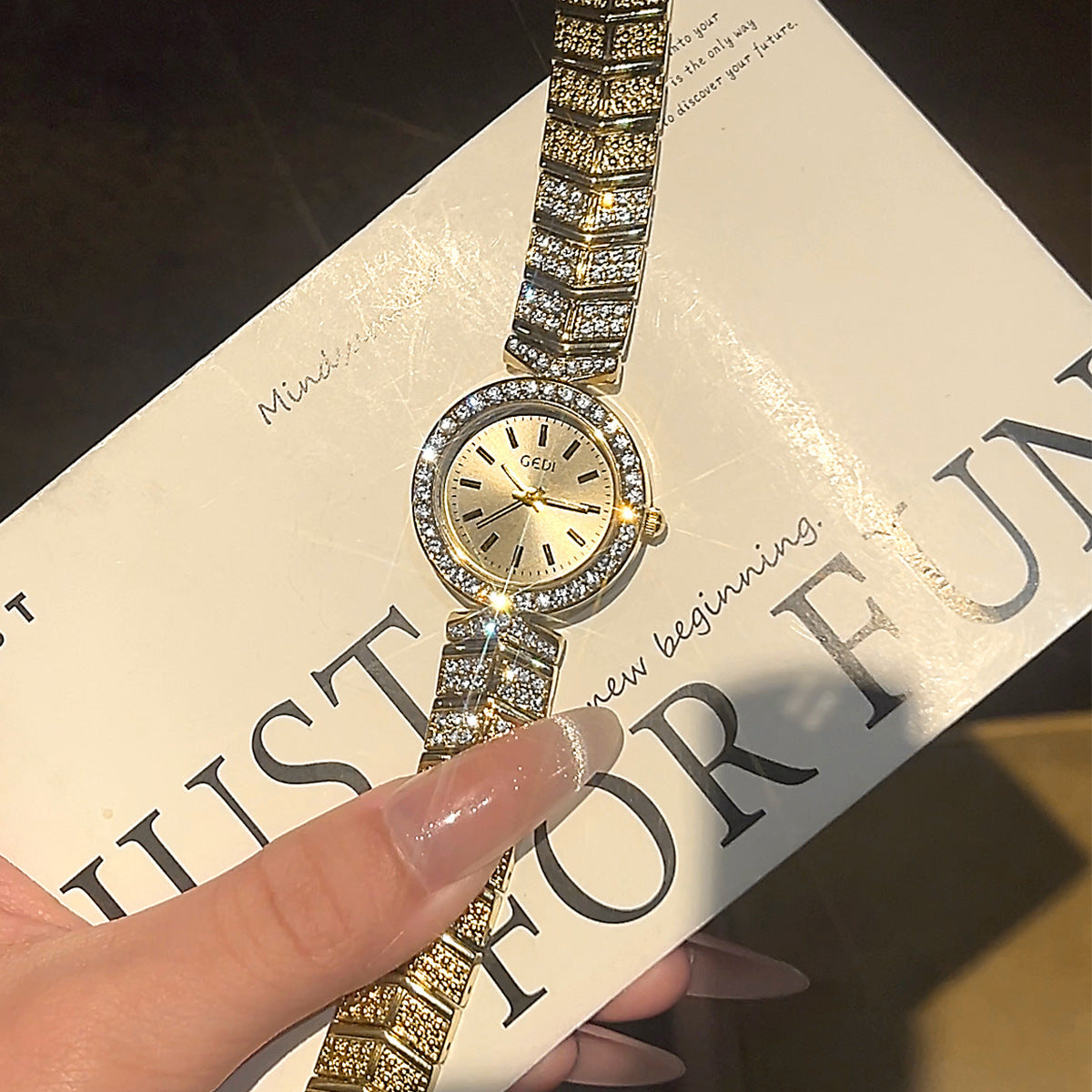 "Luxury Gold Shell Women’s Watch