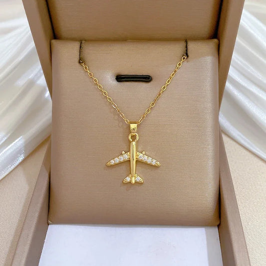VAYORK Airplane Necklace – Classic Elegance with a Modern Twist